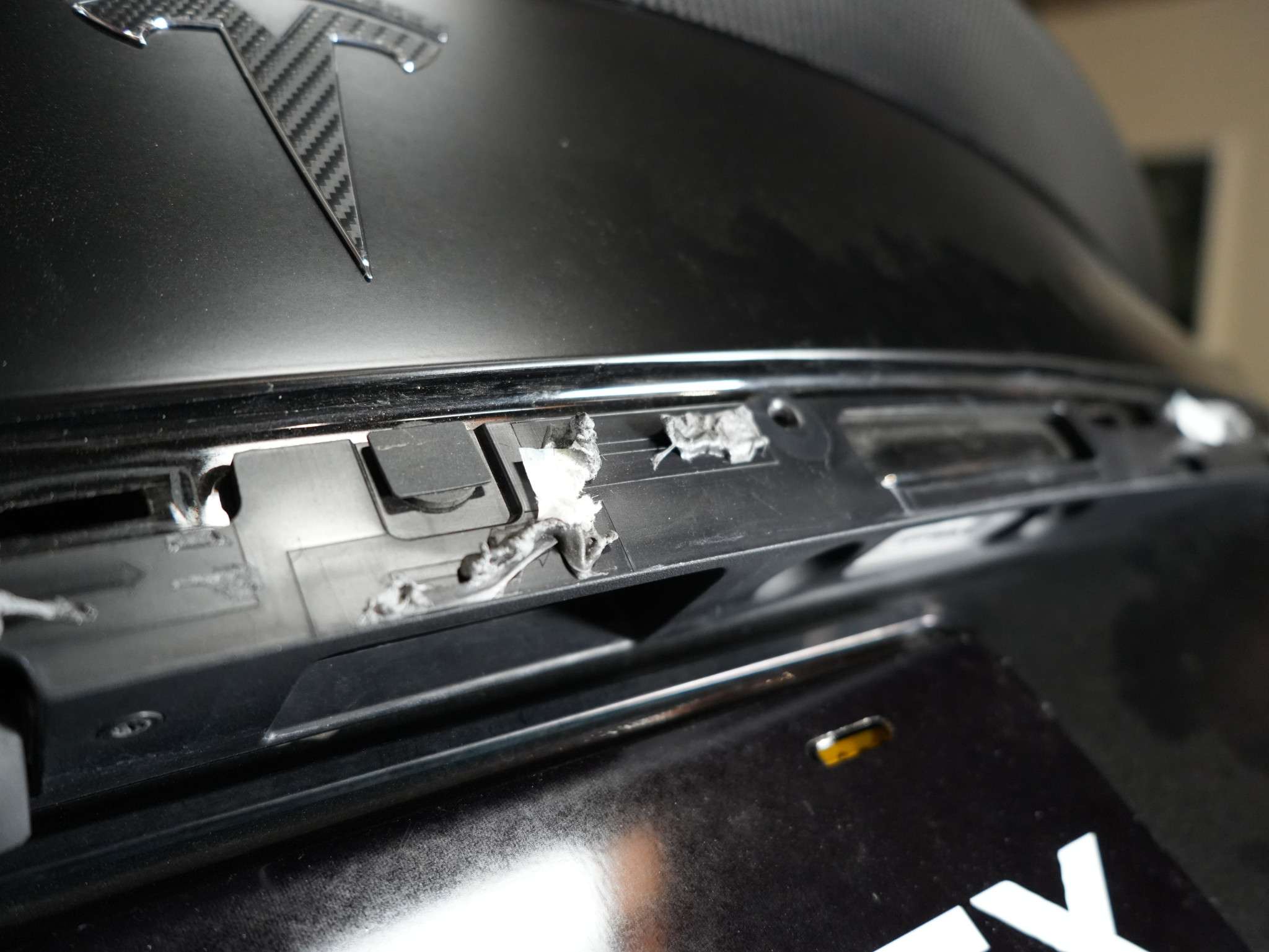 Installation Guide for 12-20 Tesla Model S LUXX-Series LED Tail