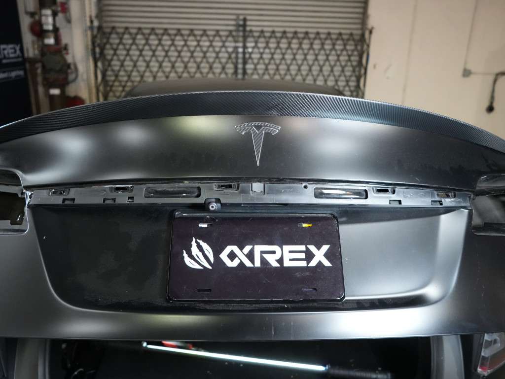 レアMODERA LAKHS A.M. 新品未使用 スペアテール付生産終了決定 Installation Guide for 12-20 Tesla Model S LUXX-Series LED Tail